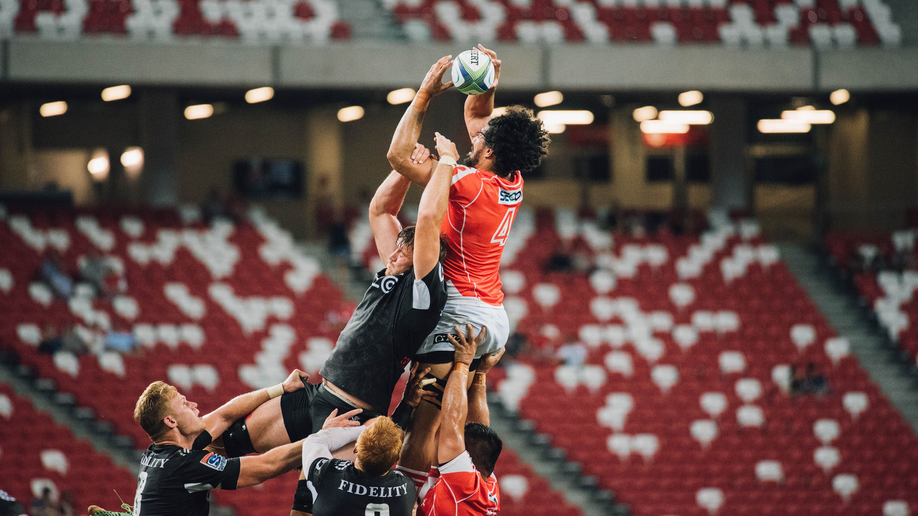 大型无人机飞行赛，科技助力新型运动体验，无人机比赛现场